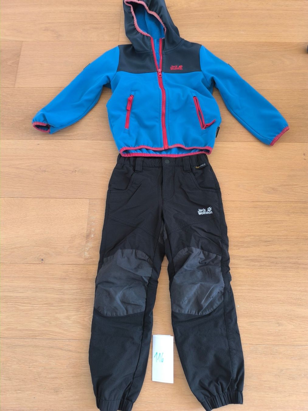 Lotti & Set di vestiti: Jack Wolfskin Outdoor-Set Grösse 116 – Usato da Zimmerwald venduto da Bimar