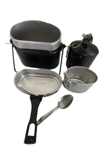 Set di piatti: Militär - Gamelle, Feldflasche mit Becher – Usato da Hombrechtikon venduto da Anyway53