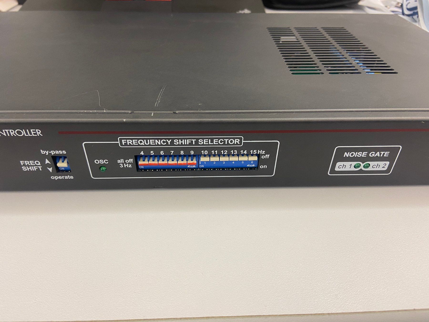 Equalizzatori: Monacor 2 Kanal Anti Feedback Controller – Usato da Erlenbach ZH venduto da ultraSale 1
