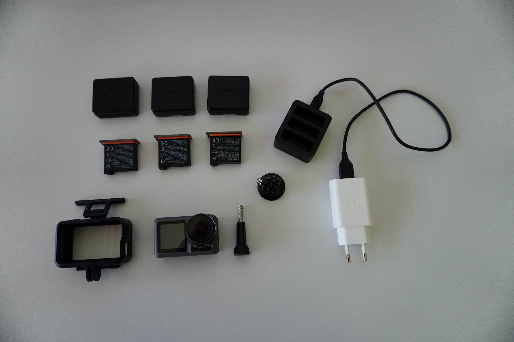 DJI Action Cam: DJI Osmo Action mit viel Zubehör – Usato da Henggart venduto da Salzi1