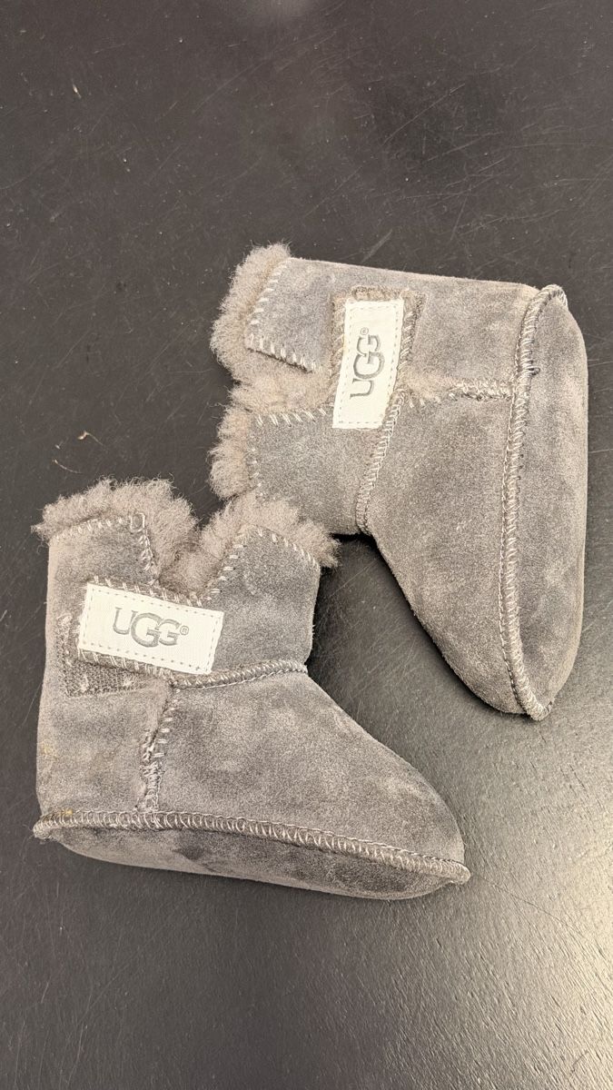 Ugg Scarpe per ragazzi: Ugg Stiefel Gr.18 – Usato da Murgenthal venduto da Klea.ch