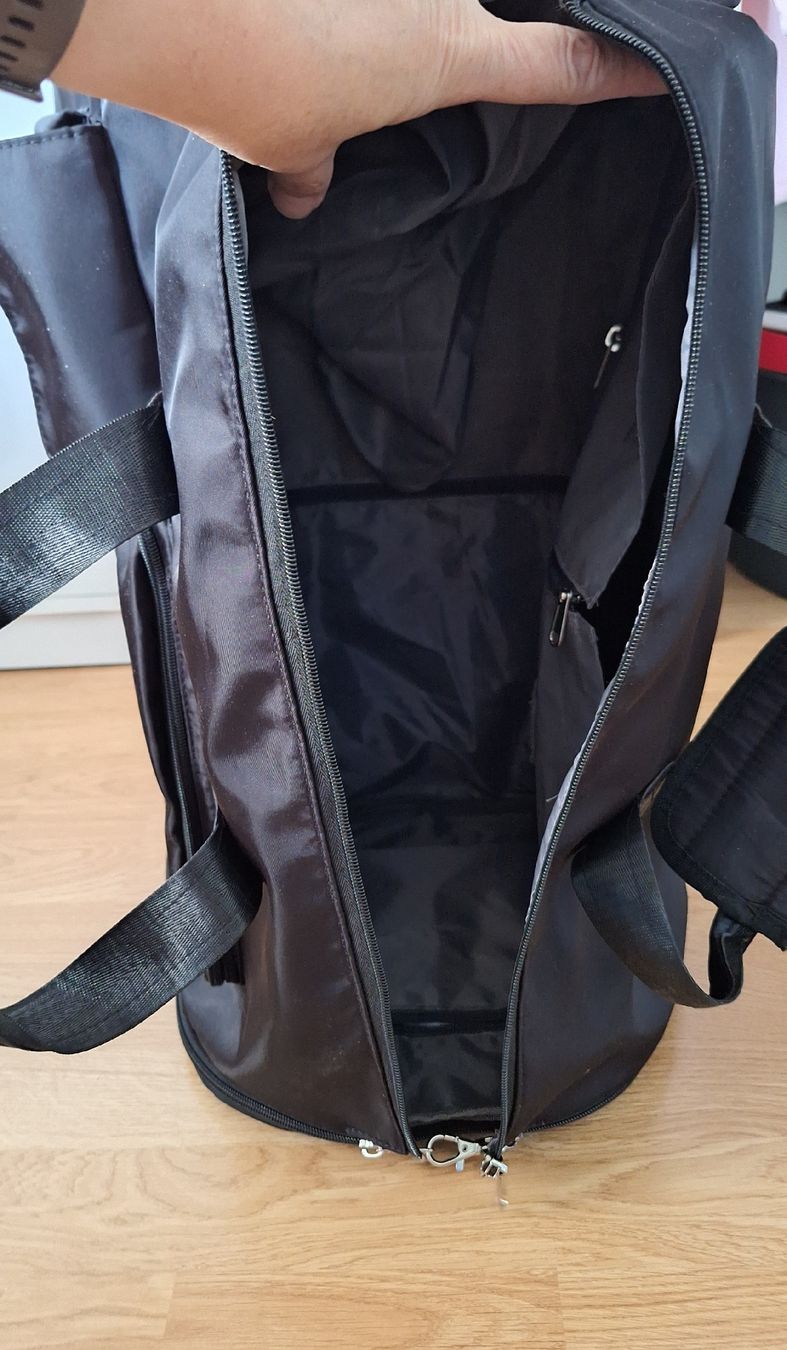 Sacs: Reisetasche schwarz mit Kleidersackfunktion  – D'occasion à Lützelflüh-Goldb par bli_f2v9 4