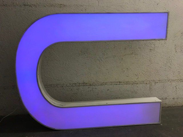 Lampade: grosser Leuchtbuchstabe U – Usato da Zürich venduto da gigimai67 7
