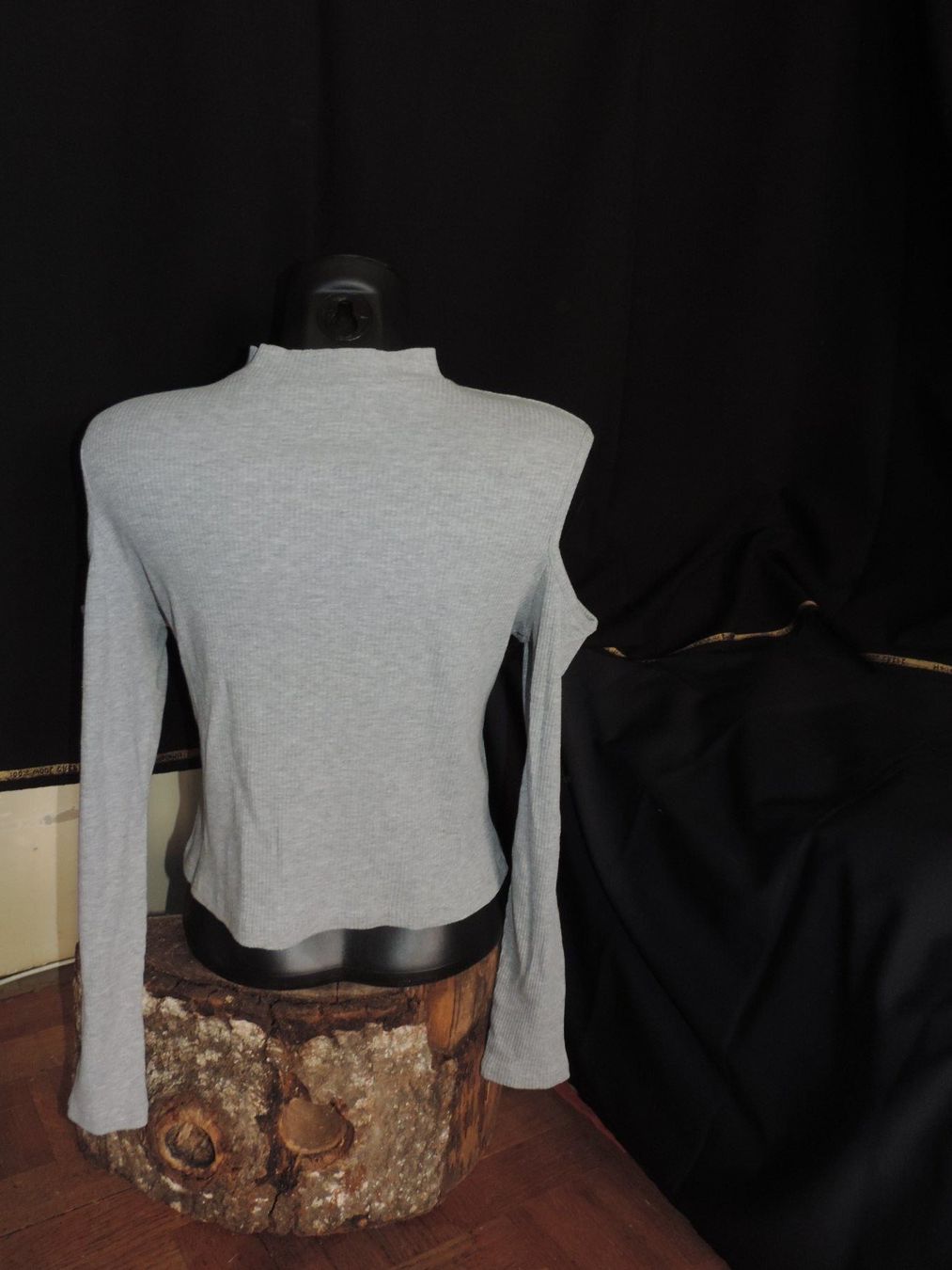 Top: haut manches longues gris – Usato da Genève venduto da Axelle333 6