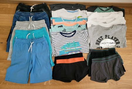 Kleiderpaket Frühling–Sommer, Größe 134, 19 Artikeln