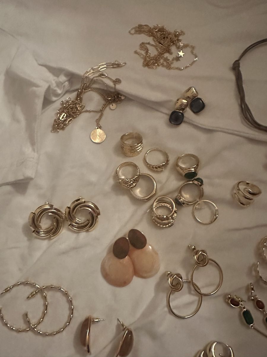 Colliers: Kiste mit Modeschmuck – D'occasion à Triengen par Meetmeatthebodega 2