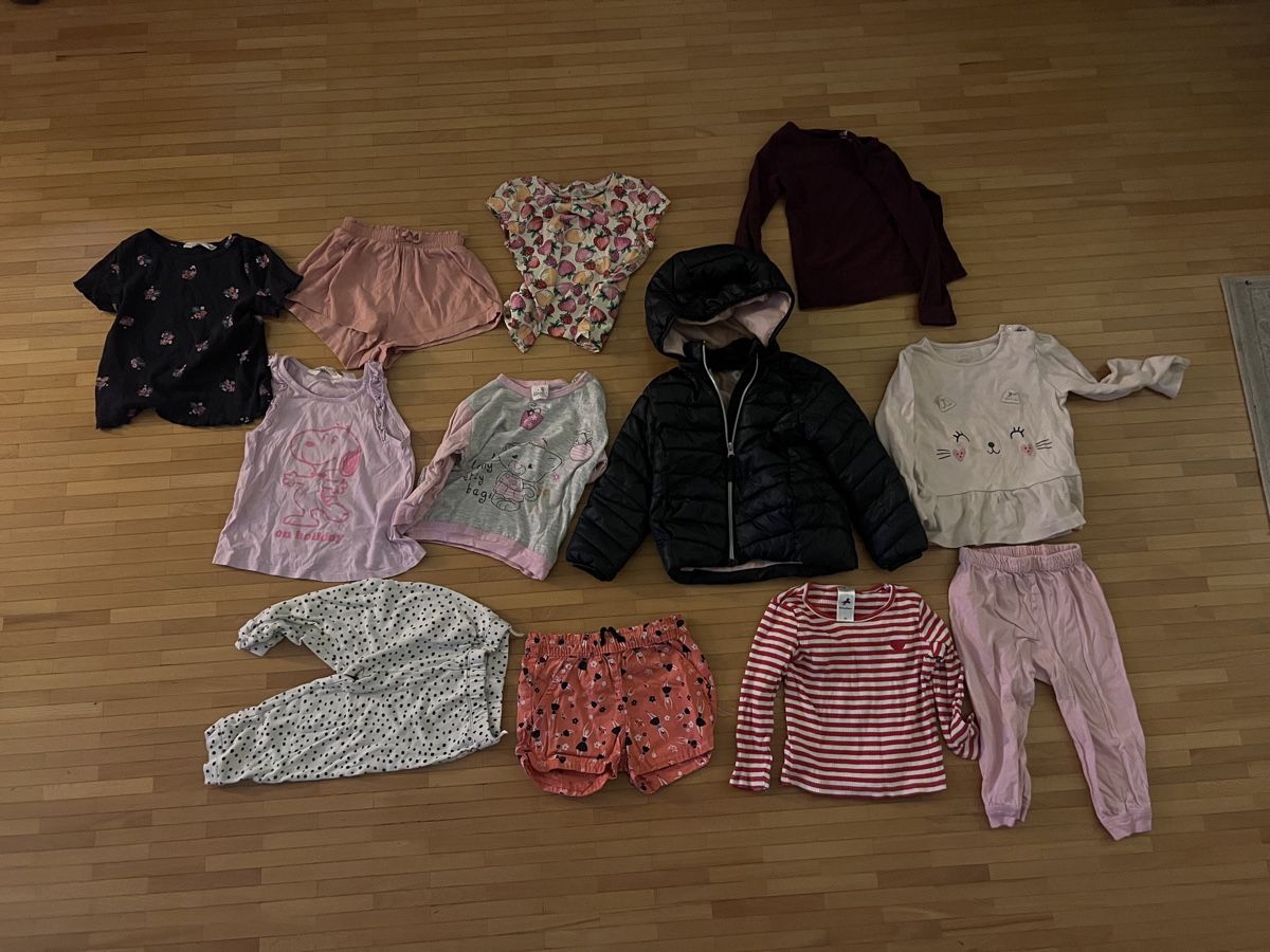 Ensembles coordonnés: Mädchen Kleider Grösse 98 Packet 3 – D'occasion à Rümlang par rue_flohmi