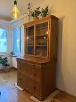 Buffetschrank aus Holz mit Vitrine