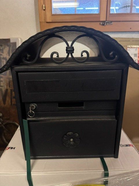 Autres articles pour la maison: Briefkasten Rustico schwarz – D'occasion à Jonen par riz_yg8q