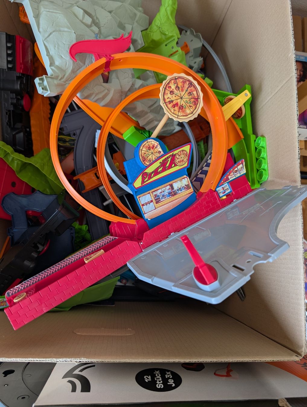 Hot Wheels Rennbahnen: Grosse Kiste voller Hotwheels Kram – Gebraucht aus Oberengstringen von Sgundel 2