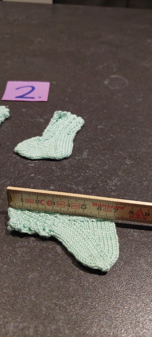Bambole: 2 handgestrickte Puppensocken lindengrün neu – Nuovo (secondo la descrizione) da Muri AG venduto da nindo1 3
