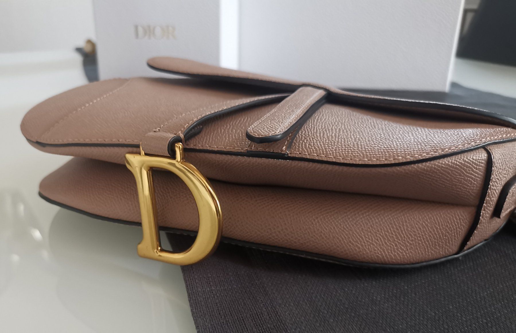 Dior Sacs femmes: Dior Saddle Bag medium mit Guitar Strap – D'occasion à Fehraltorf par freeform2020 5