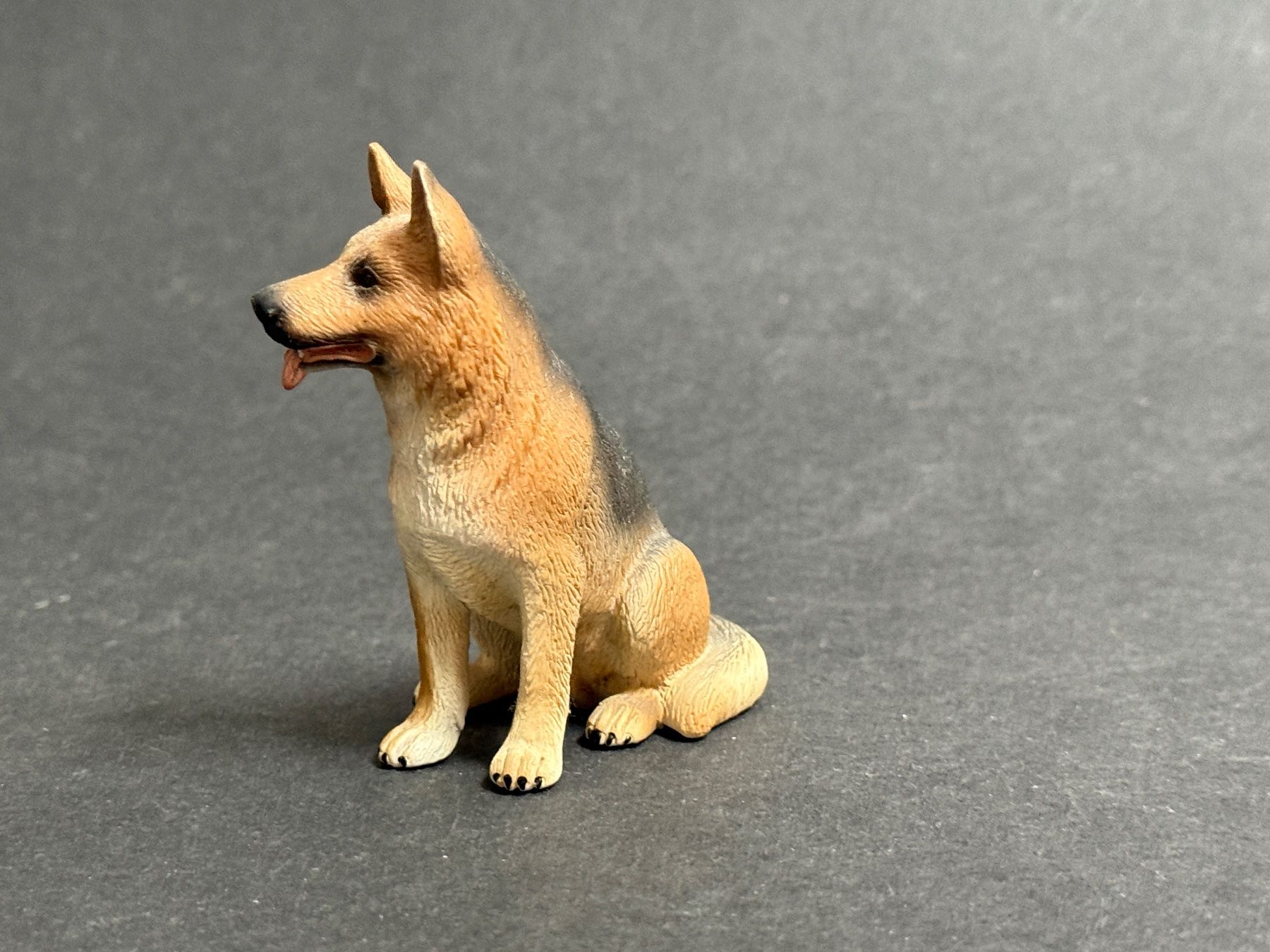 Schleich Statuette: Schleich Schäferhund Rüde, sitzend Hund – Nuovo (secondo la descrizione) da Ennetbaden venduto da mapa05 2