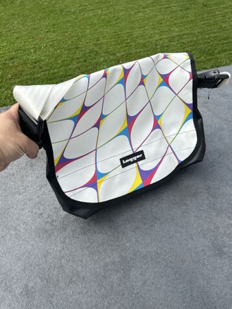 Kuriertasche von tagger mit coolem Design! Neuwertig