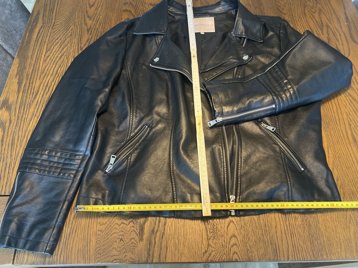 Giacche: Kunstlederjacke ONLY CARMAKOMA schwarz Grösse 42 – Usato da Kriegstetten venduto da Jumbo014