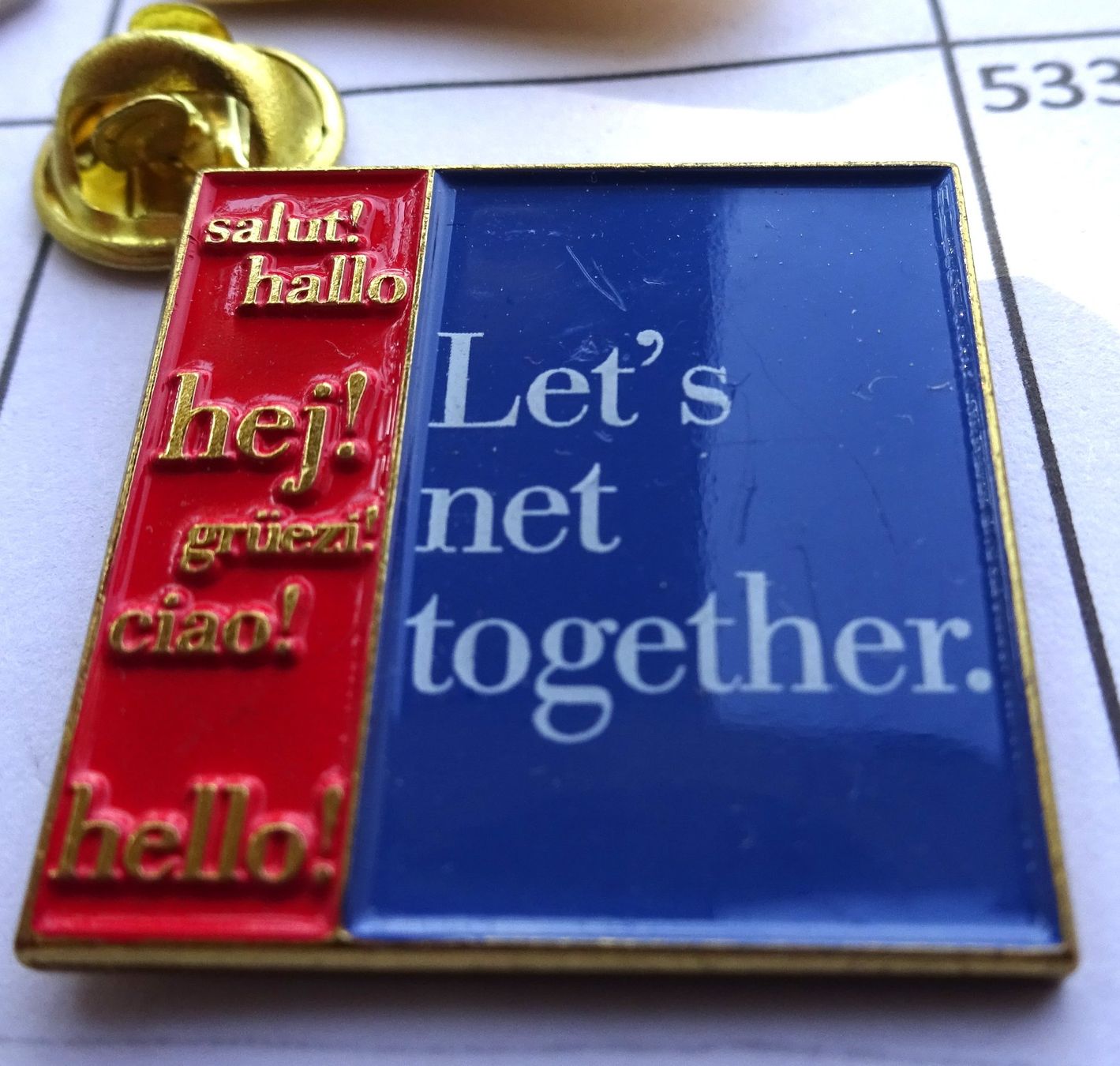 Plaketten & Abzeichen: Pin  Let s net together   Hallo – Gebraucht aus Utzenstorf von BUtter81