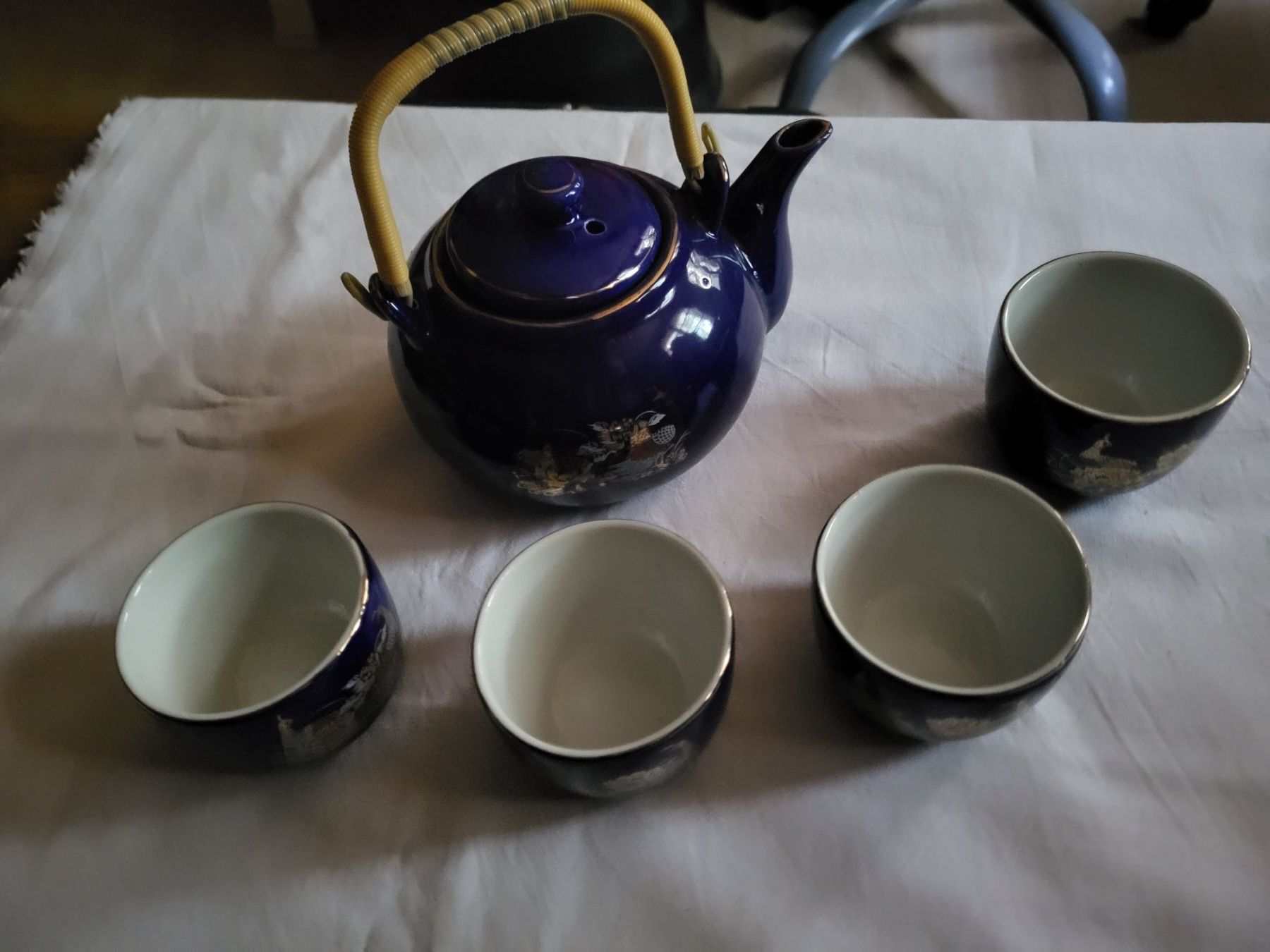 Set di piatti: Blaues Teeservice aus den 80iger Jahren – Usato da Guggisberg venduto da Aegertenlehn
