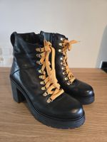 Coole Leder Stiefel Gr. 40 mit gelben Schnürsenkel