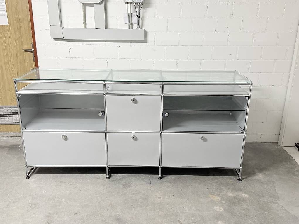 USM Cassettiere: USM Haller Sideboard Mattsilber Mit Glas TOP PREIS – Usato da Dietikon venduto da Kumar_Occasionen 1