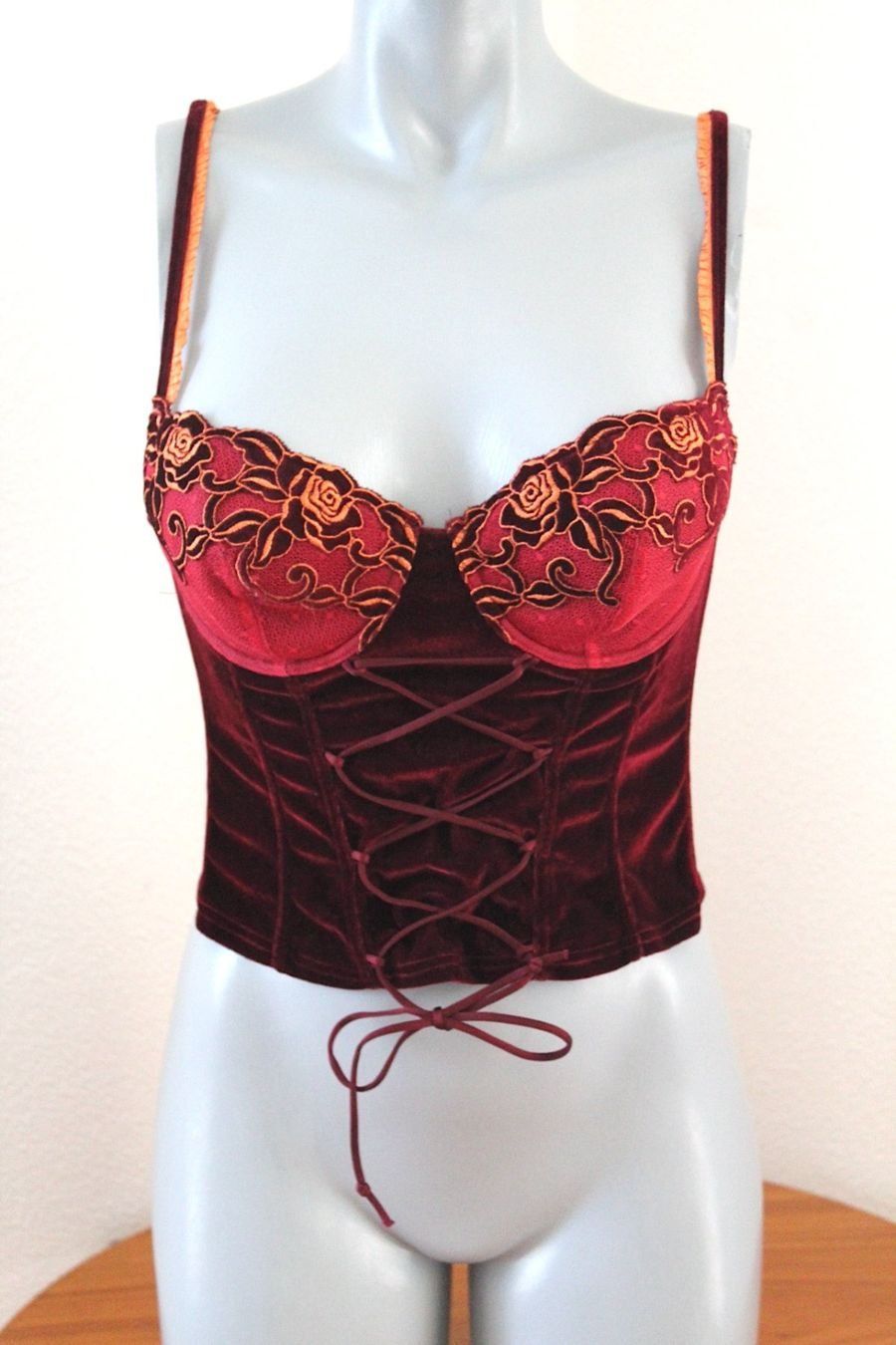 Top: Neuwertige Corsagen , Gr. 80B – Usato da Locarno venduto da madame-tus-sauds 5