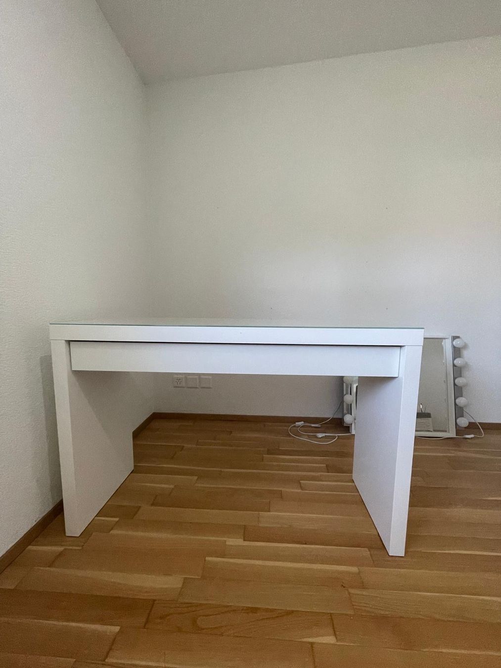 Ikea Tavoli da trucco: Schminktisch von Ikea – Usato da Port venduto da JulieMy 2
