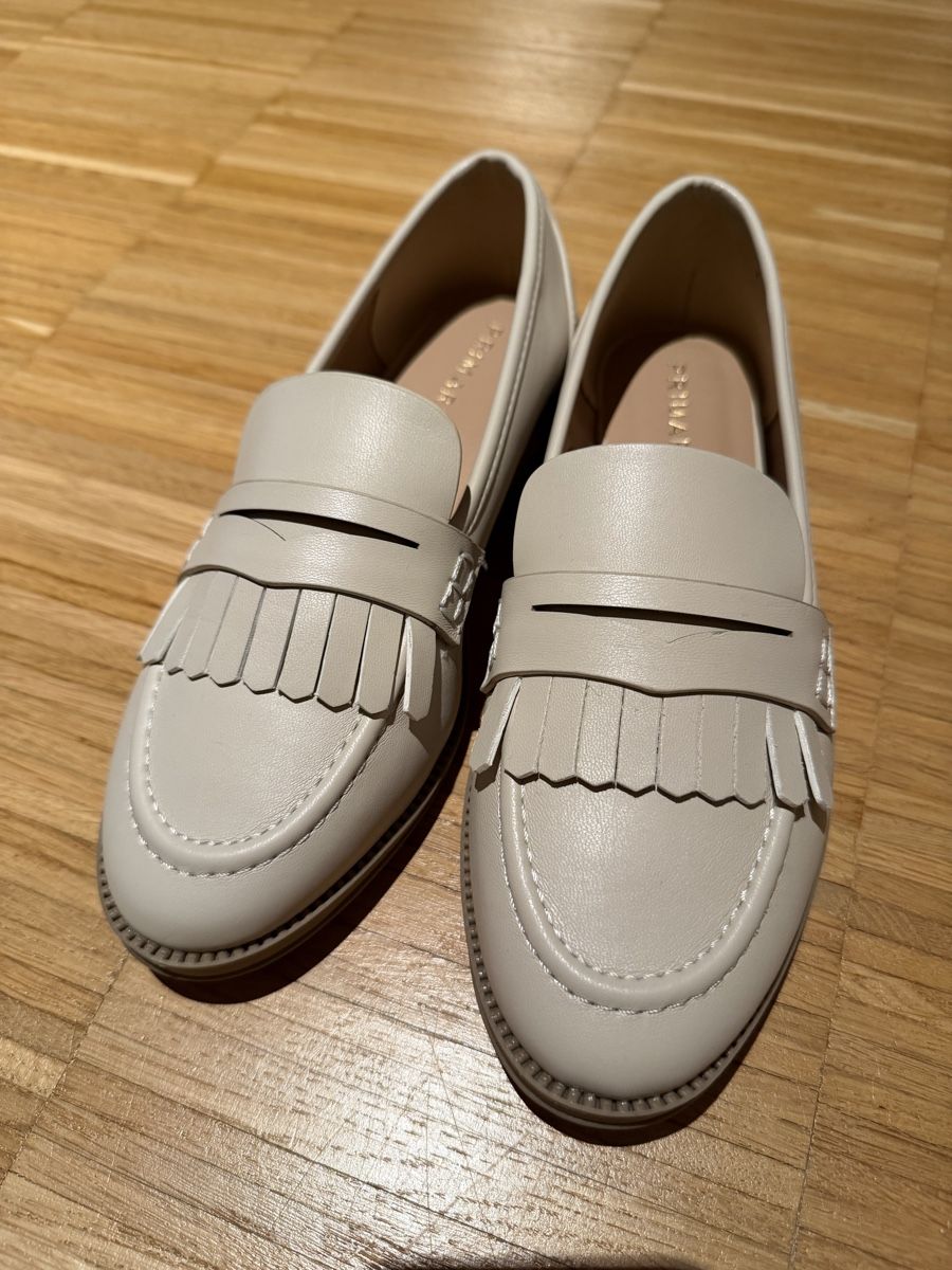 Primark Scarpe da donna: Cream Loafers with Tassels - EU Size 37 – Nuovo (secondo la descrizione) da Brugg AG venduto da Winter789