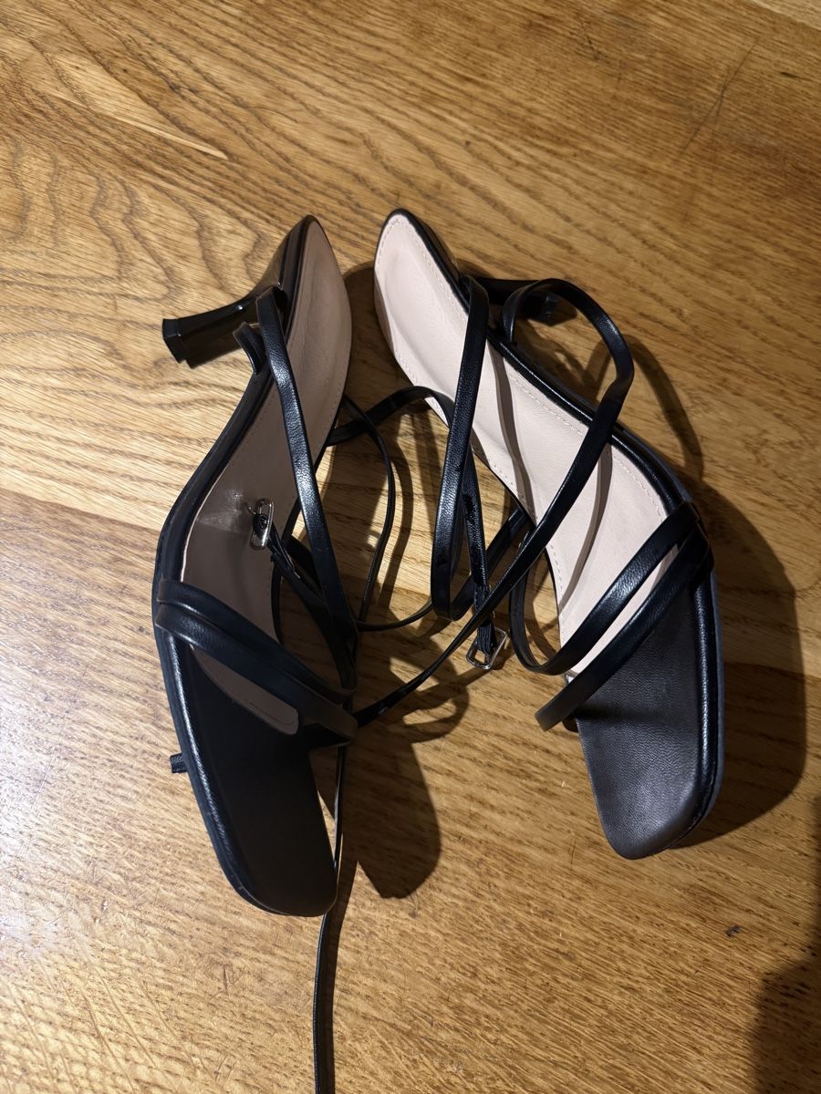 Scarpe da donna: Sandalen Gr. 40 – Usato da Siebnen venduto da koschitoschi