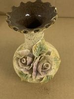 alte Keramikvase mit Rosenverzierung  Ki3