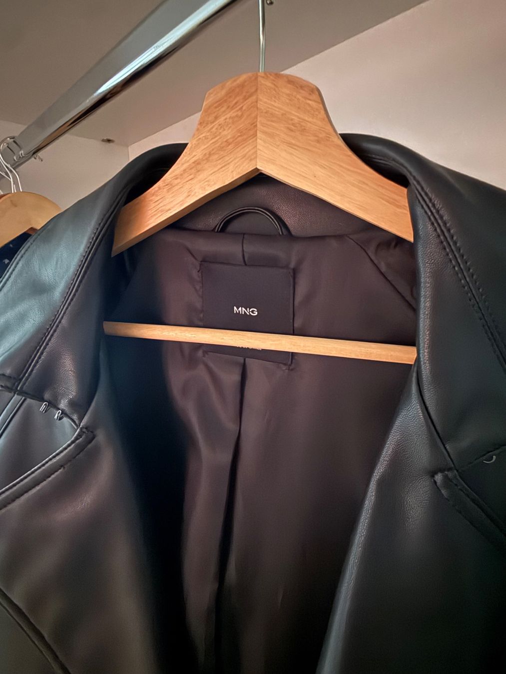 Mango Mäntel: Kunstleder Mantel MANGO – Gebraucht aus Reinach BL von art_s5th 2