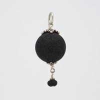 Schmuckanhänger aus einer Lava Kugel 22mm mit Silber