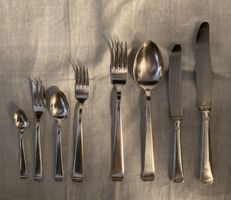 Sehr gepflegte OKA Besteckgarnitur versilbert 76-teilig