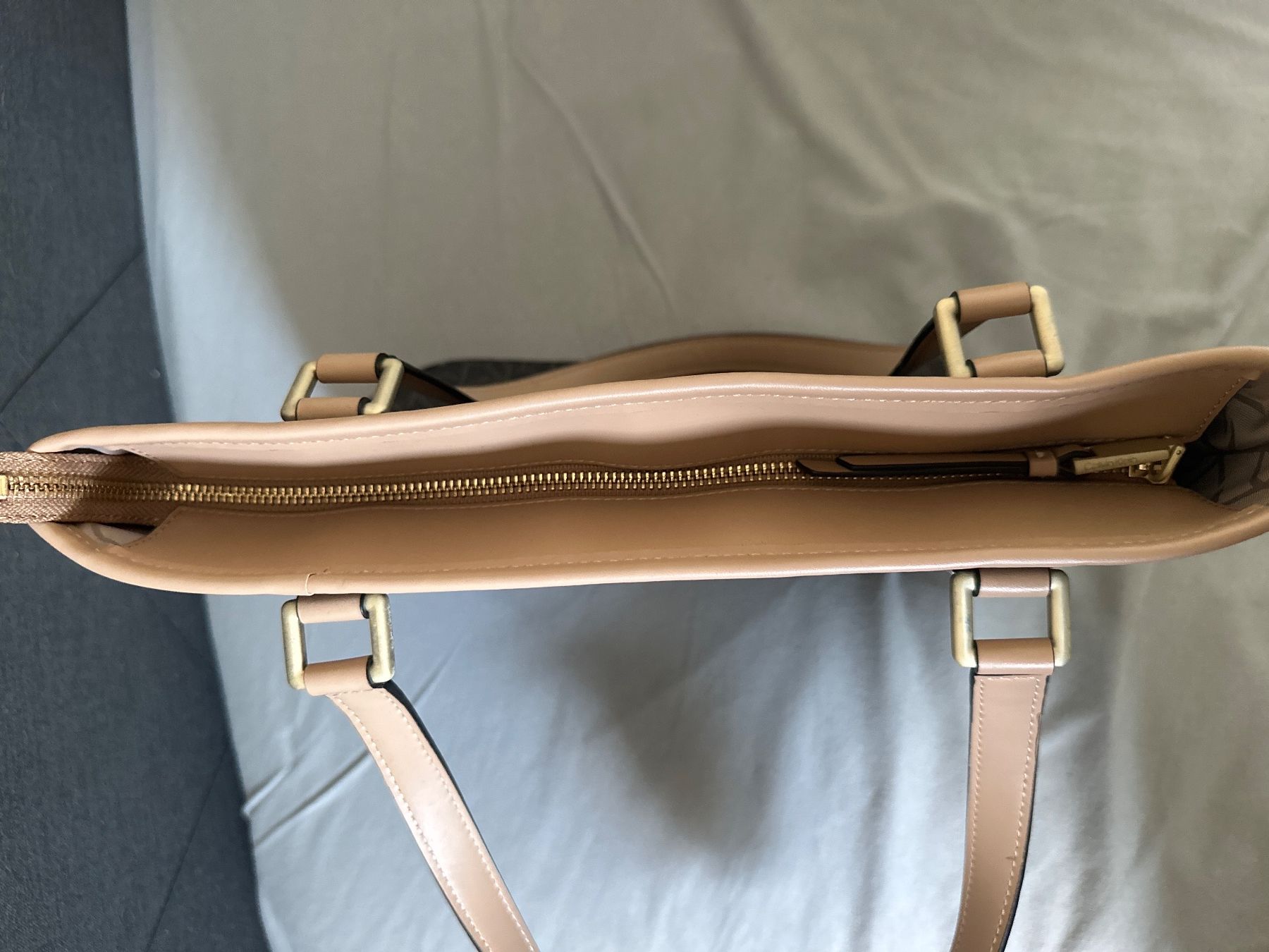 Calvin Klein Taschen für Damen: Calvin Klein Tasche – Neu (gemäss Beschreibung) aus Biel-Benken BL von doefi26 2