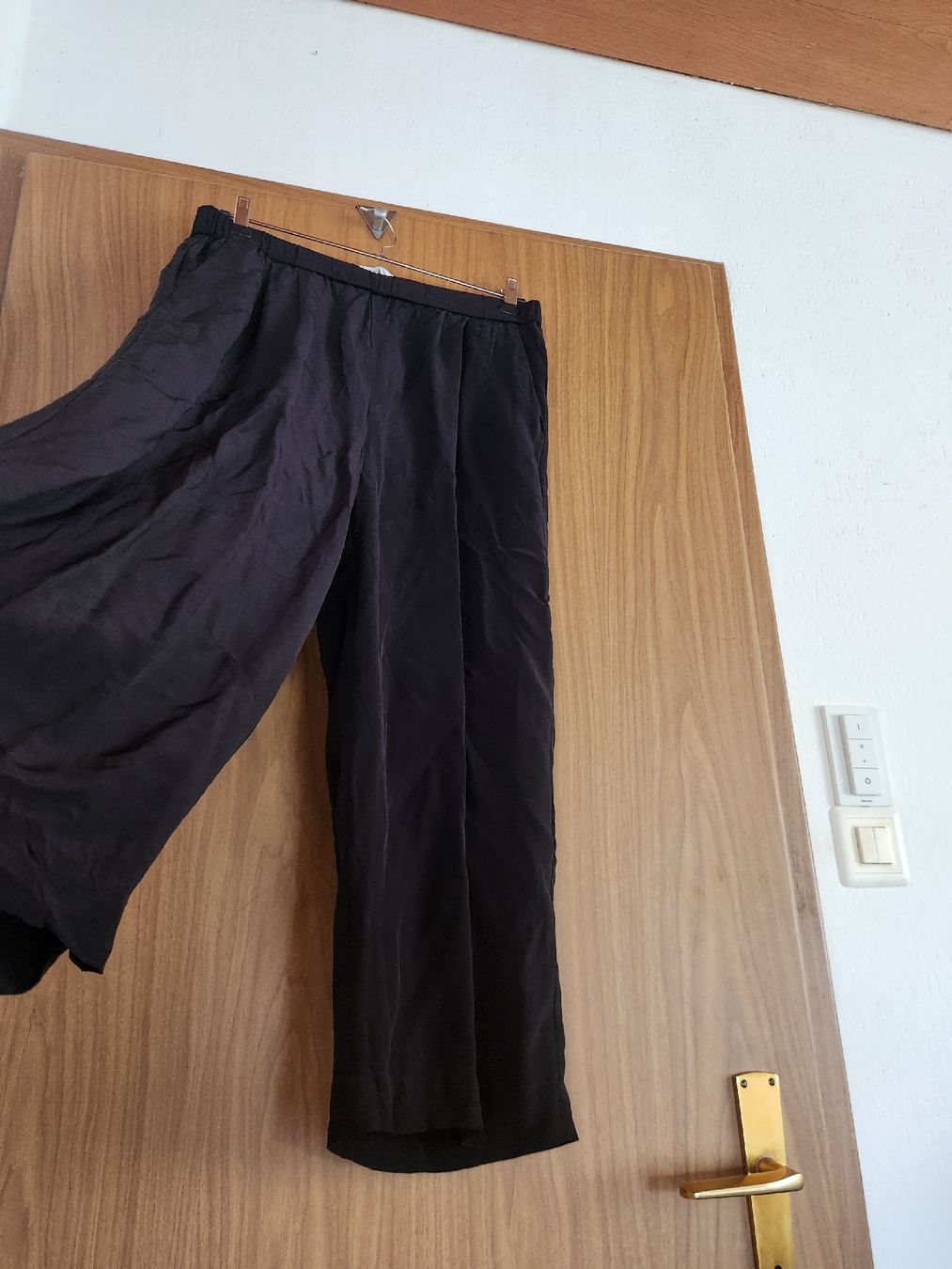 Other Stories Pantalons: Pantalon noir  3/4 & Other Stories taille 36( S/M) – D'occasion à Niedergösgen par Eva2410 2