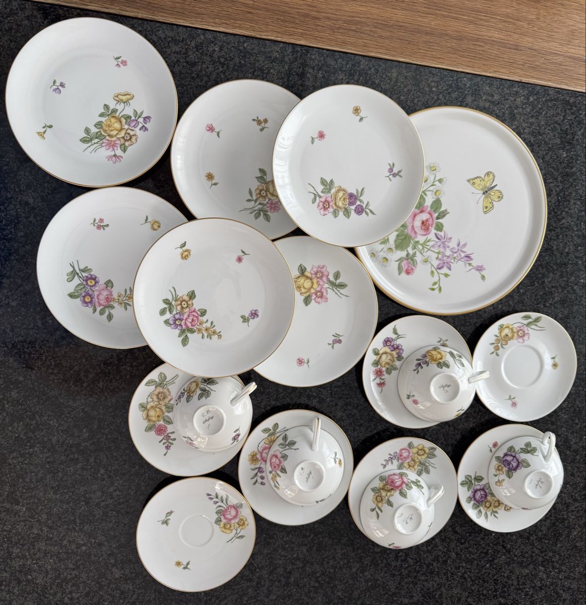 Set di piatti: Kaffee-Service handgemalt mit Goldrand – Usato da Lengnau AG venduto da Soleil78 1