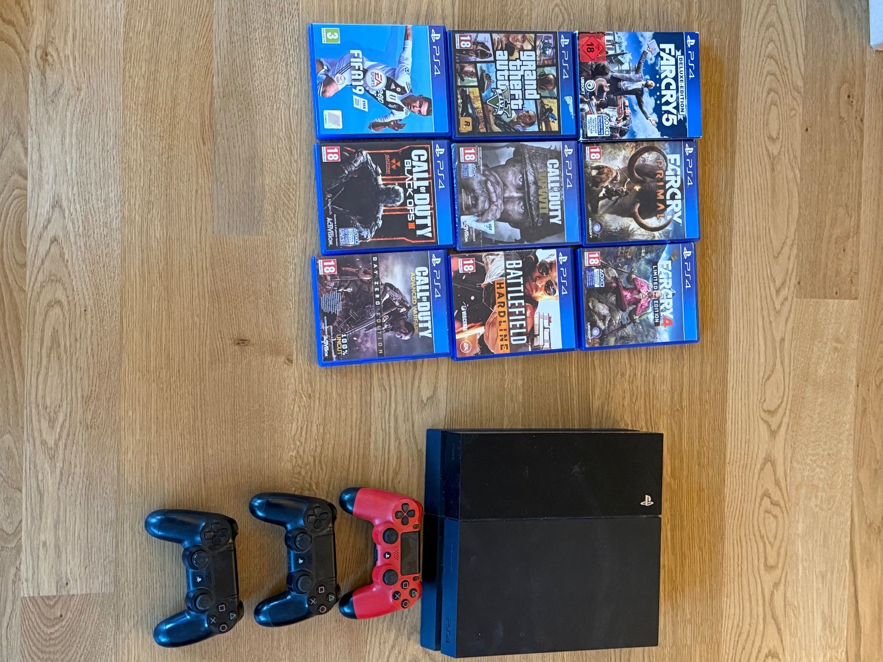 Sony Consoles: PS 4 mit 3 Controller und 9 Spielen – D'occasion à Münchenbuchsee par pabi98