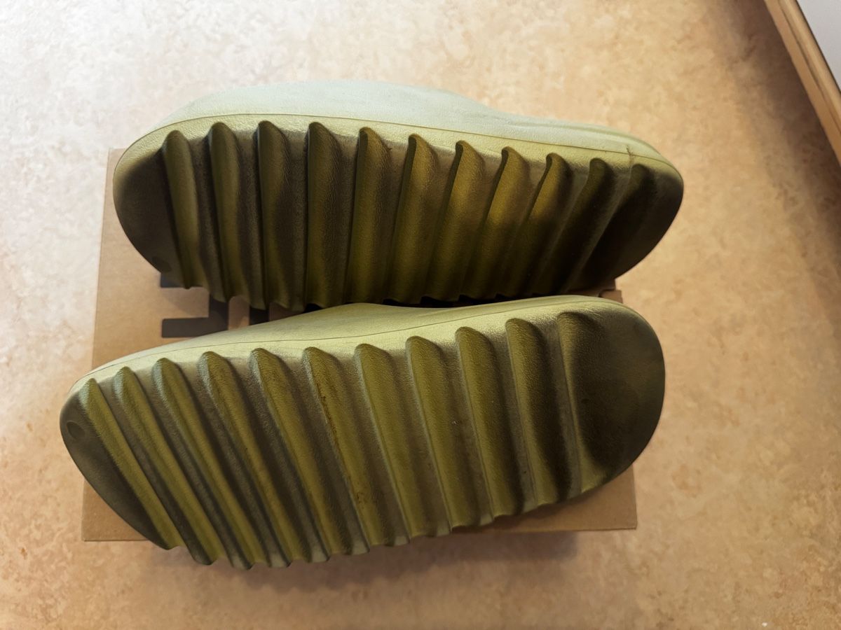 Adidas Scarpe da uomo: Yeezy Slide Resin Gr. 44.5 – Usato da Zürich venduto da swiss.tech 6