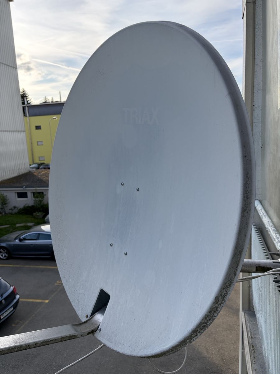 Parabola satellitare: Satellitenschüssel TRIAX – Usato da Unterentfelden venduto da xheki_