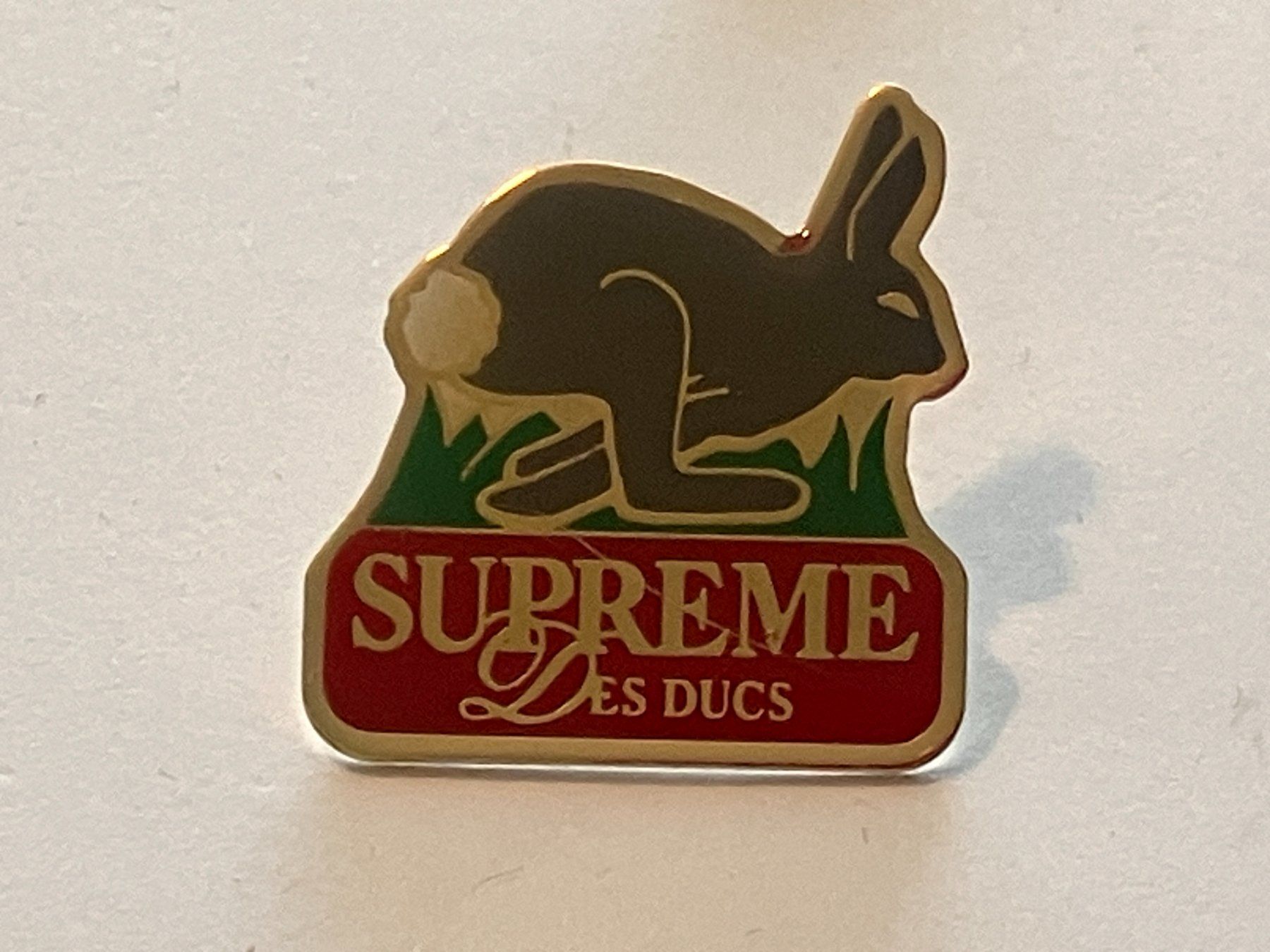 Placchette & Badge: 1 Pin Supreme des ducs – Usato da Basel venduto da djwwpp