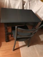 Table et 1 chaise bleu foncé en bois massif très robuste