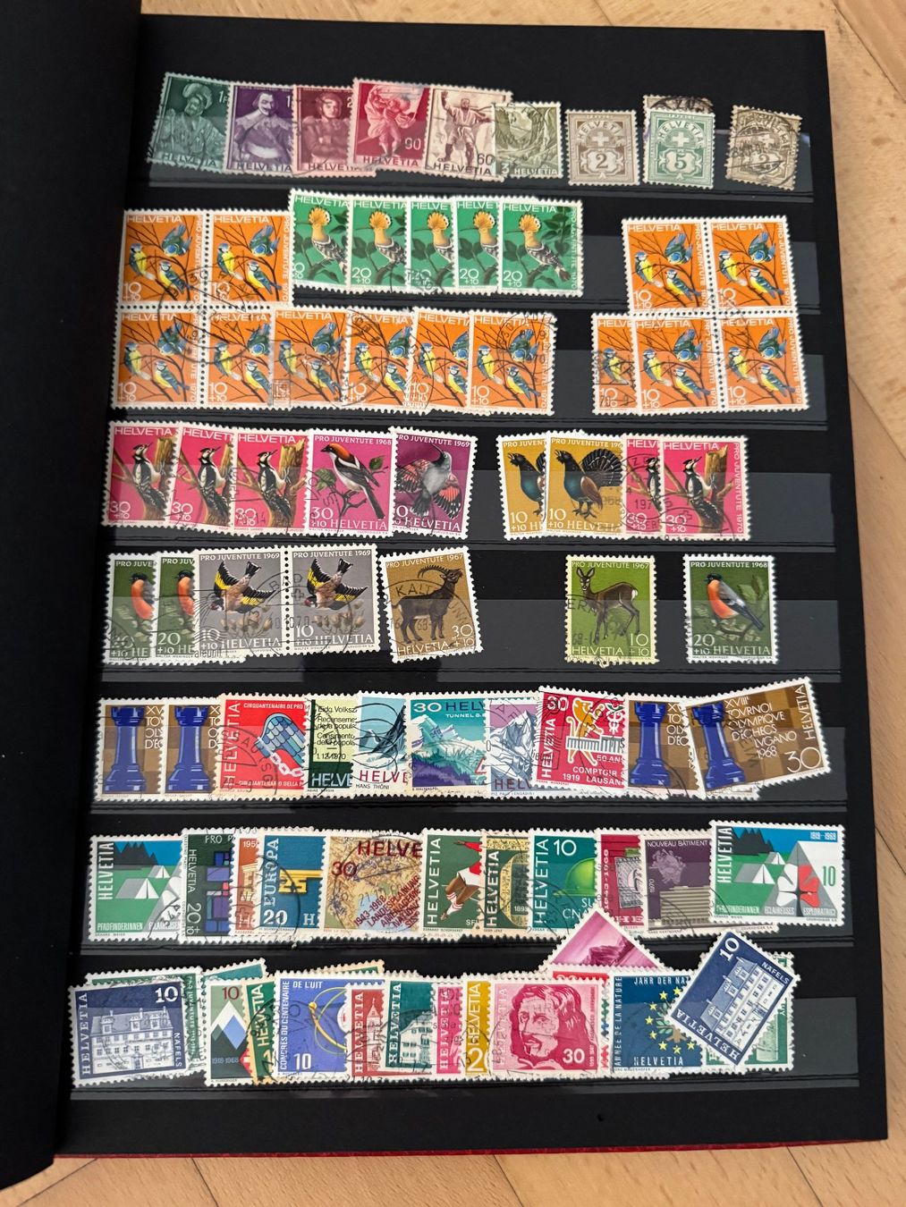 Tous les timbres: Briefmarkenalbum – D'occasion à Zürich par Hawaii22 1