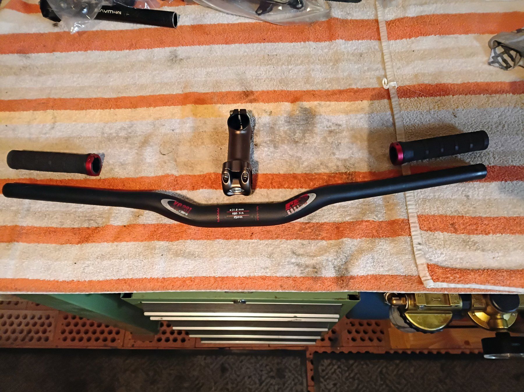 Pezzi di ricambio: Mtb Downhill Velo Lenker Griffe Vorbau – Usato da Bettenhausen venduto da Binford8000