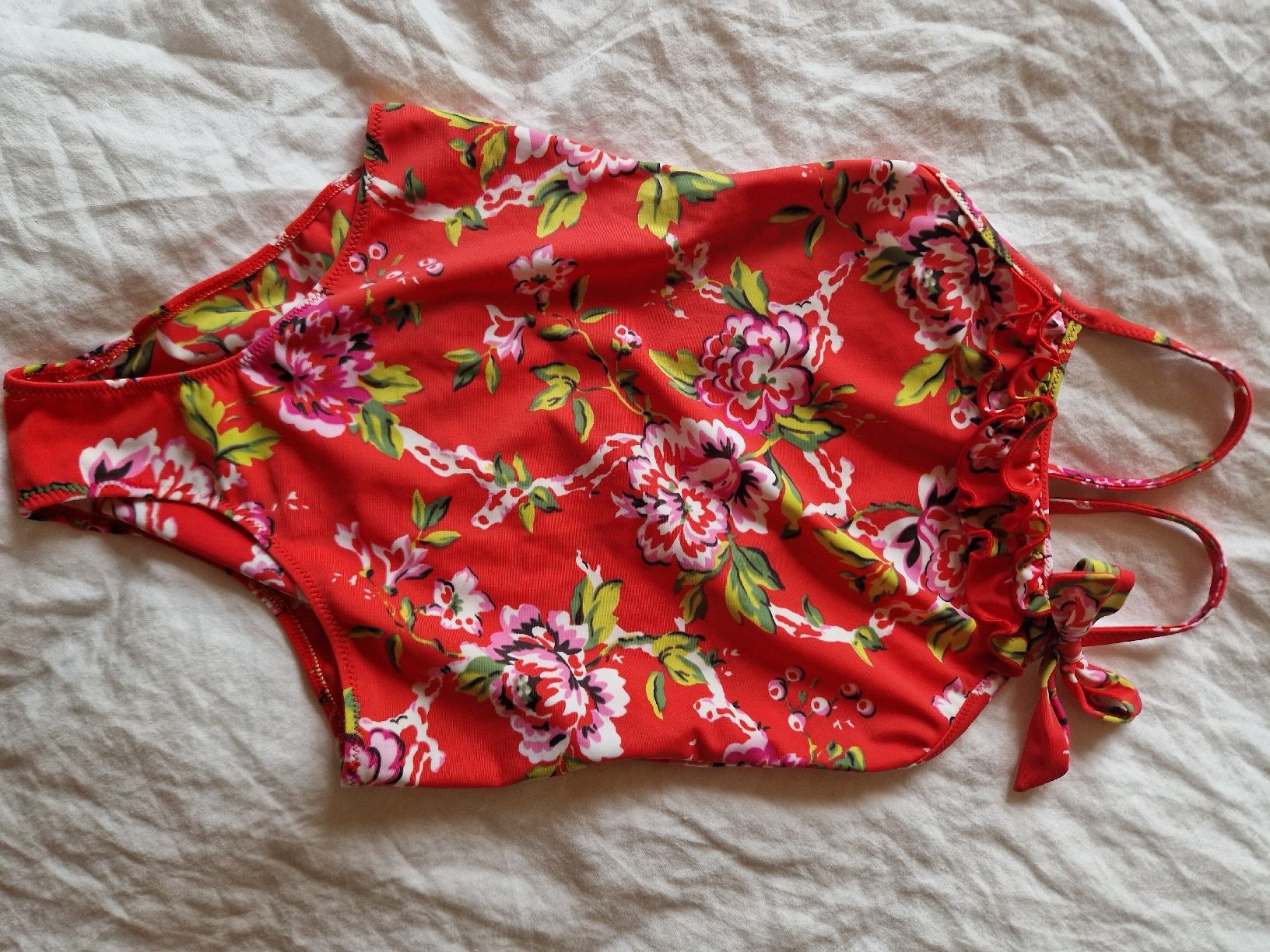 Badekleider & Bikinis: Roter Badeanzug mit Blumenmuster, Grösse 140, neuwertig – Gebraucht aus Gwatt (Thun) von Letzte-Chance-III 4