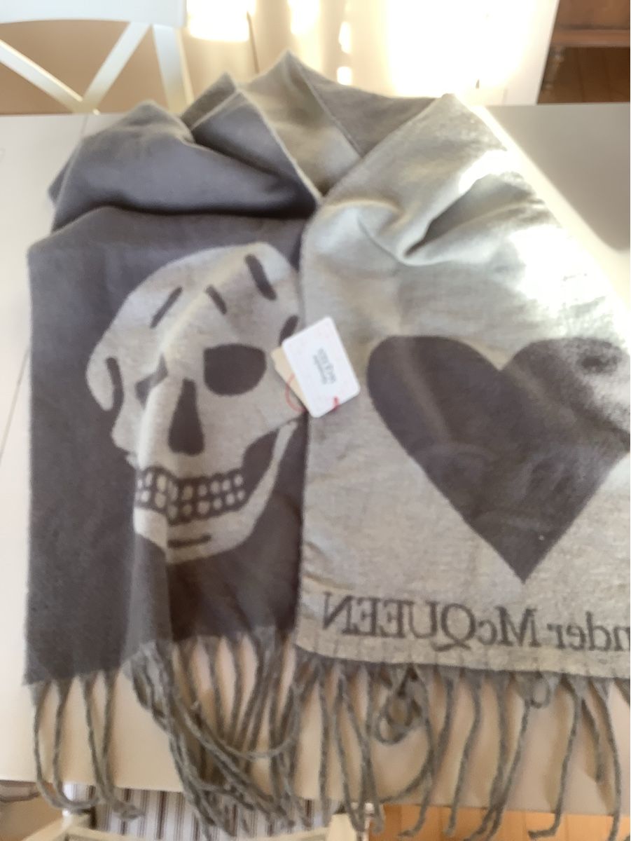 Alexander Mcqueen Foulard & Sciarpe: Alexander MCQUEEN Shawl – Usato da Zug venduto da natiak01 8