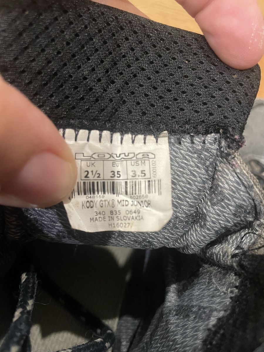 Lowa Schuhe für Jungen: Lowa Wanderschuhe gr.35 – Gebraucht aus Recherswil von grafics 6