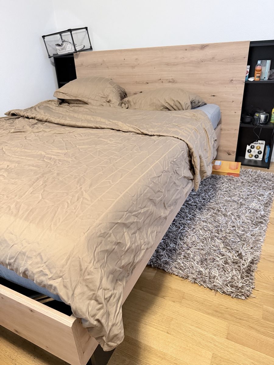 Letti: Modern Bed with Integrated Headboard Shelving - Great Condit – Usato da Zug venduto da eve_w5nl 1