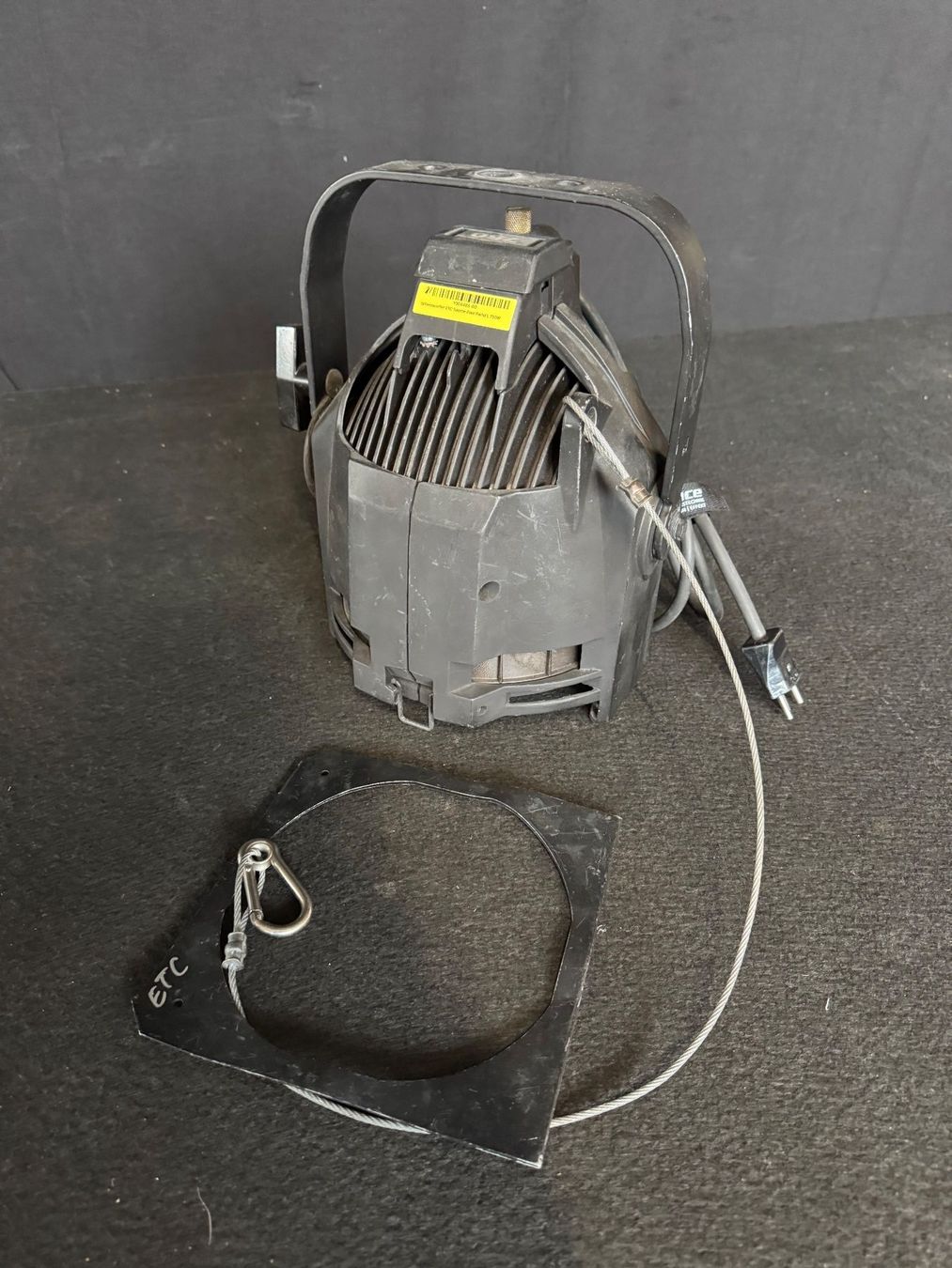 Scheinwerfer: Occasion Scheinwerfer ETC Source-Four ParNEL 750W – Gebraucht aus Urtenen-Schönbühl von nuancegmbh