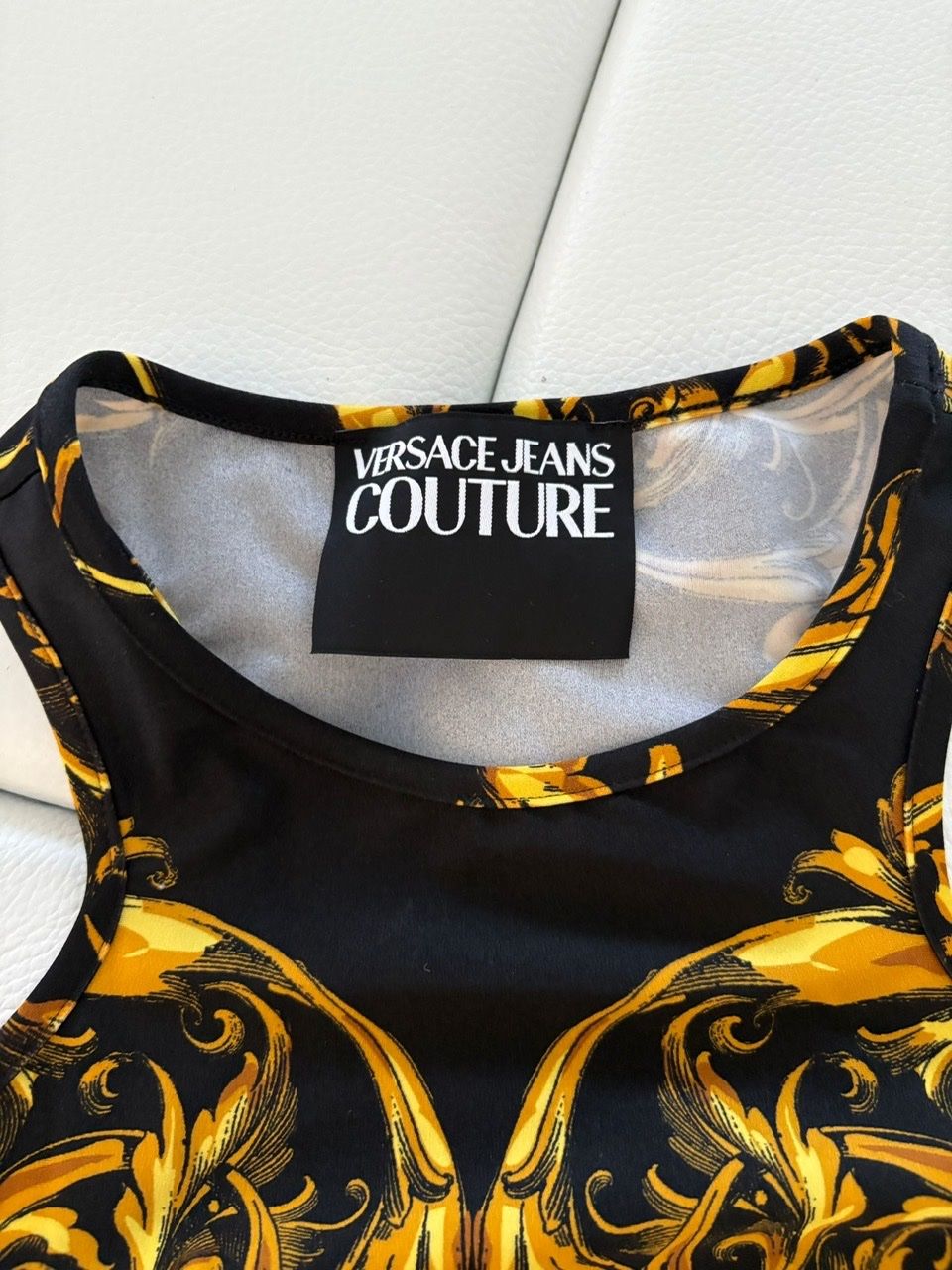 Versace Vestiti: Minikleid Versace Jeans – Usato da Jonschwil venduto da Dr.MeganHunt 1