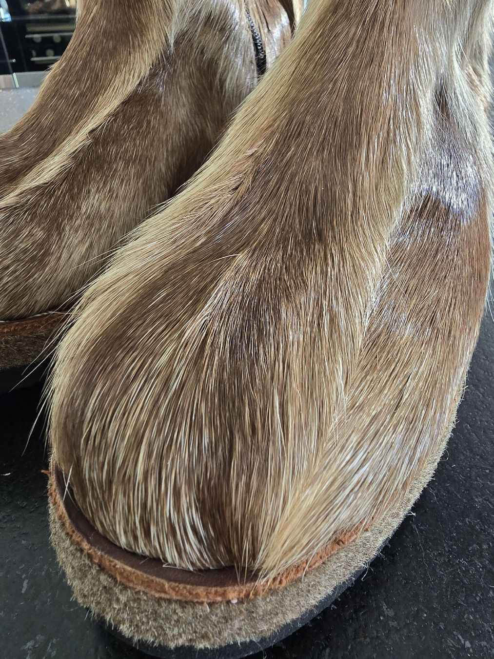 Scarpe da donna: Warme Winterstiefel mit Echtfell-Elch,  Grösse: 41 - NEU – Nuovo e nell'imballaggio originale da St. Gallen venduto da charly92 4