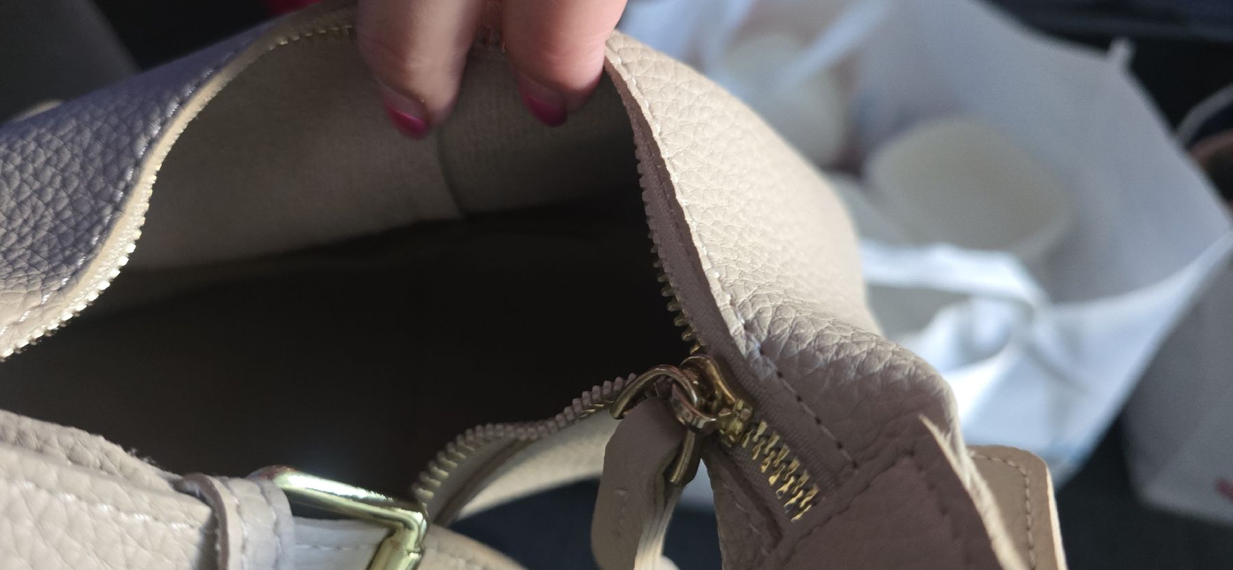 Sacs femmes: SECOND HAND kleine beige Tasche – D'occasion à Seuzach par Verano_2026 1