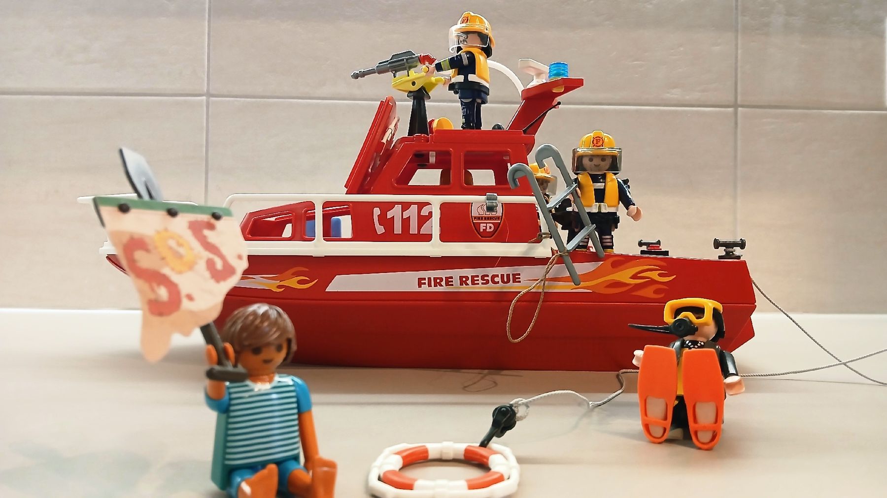 Playmobil Giocattoli: Playmobil bateau de secours pompier – Usato da Romainmôtier venduto da PanPan 4